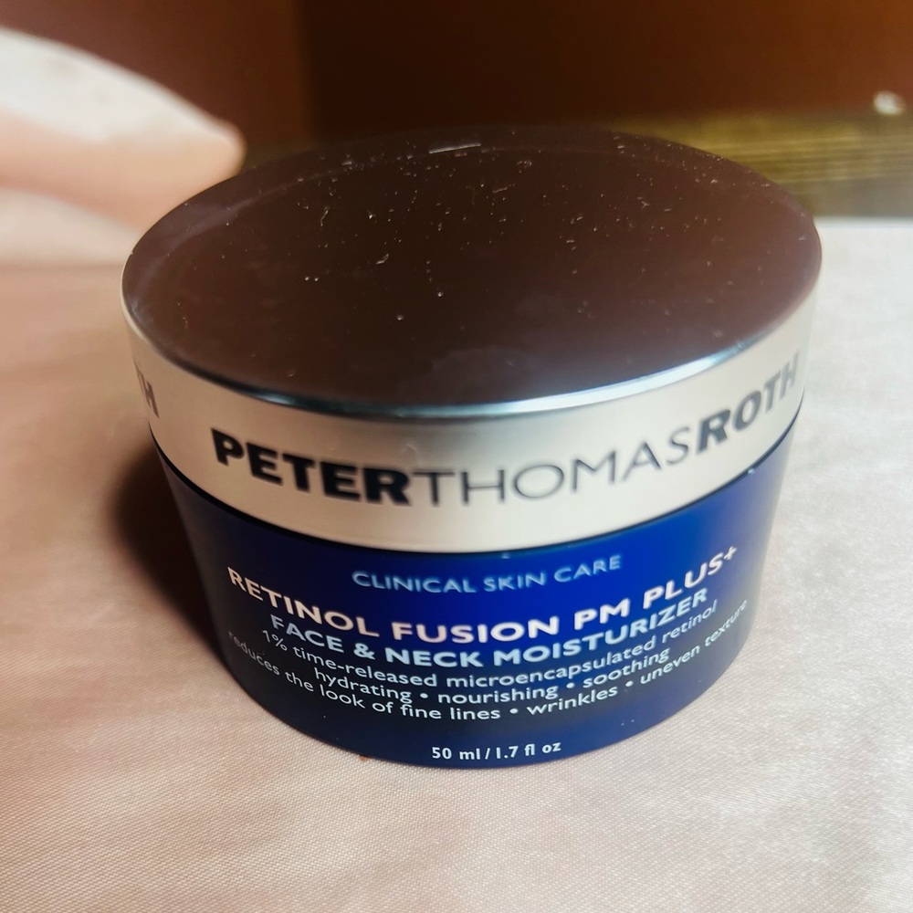 Peter Thomas Roth Retinol Fusion PM Plus Moisturizer - Blue and Silver
